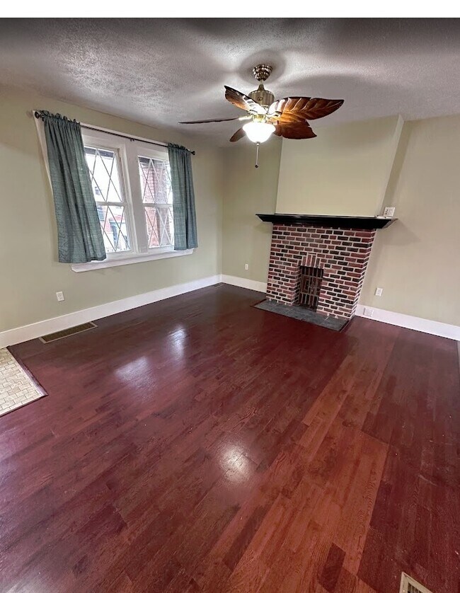 Building Photo - 418 Carl St