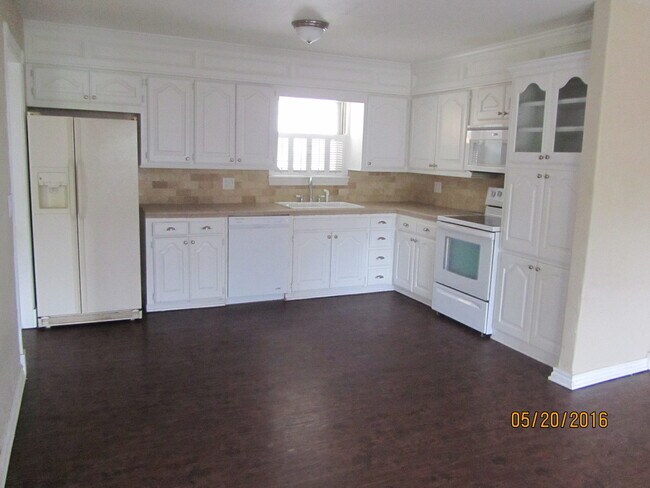Building Photo - NICE NW HOME