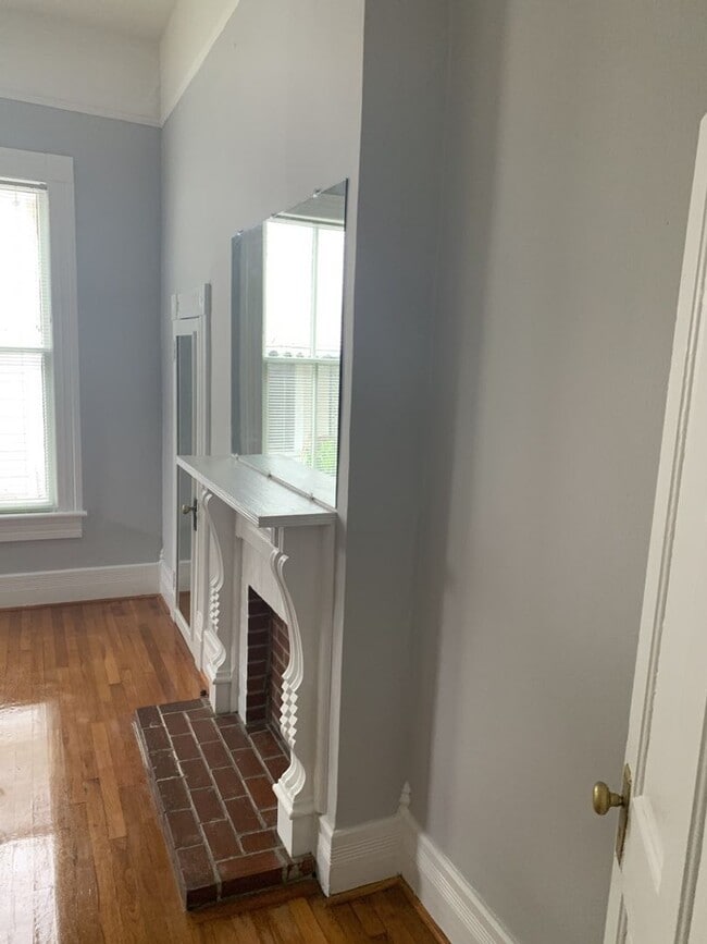 Building Photo - Charming historical home