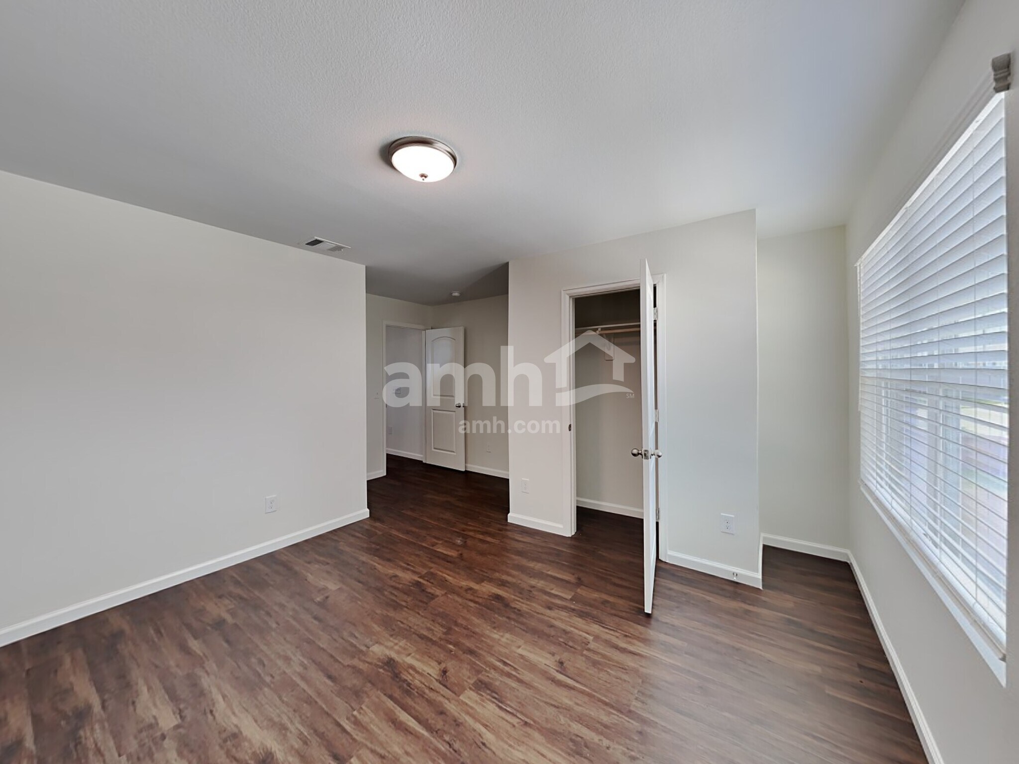 Building Photo - 5023 Highland Crest Dr