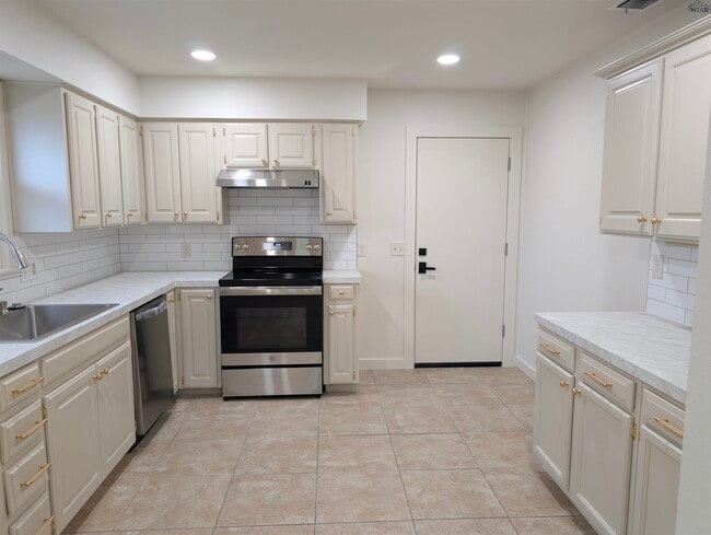 Building Photo - 1311 Amherst St