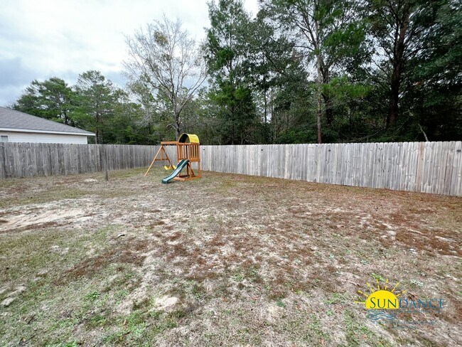 Building Photo - Custom upgrades in this beautiful Crestview home!