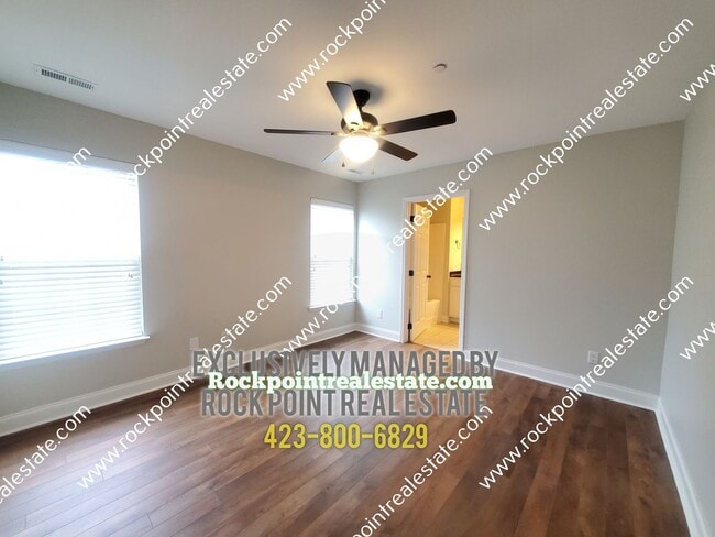 Building Photo - 3 Bedroom 2 Bath Townhouse