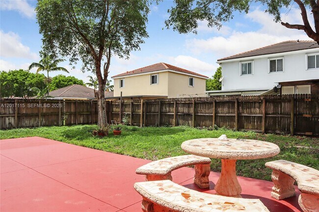 Building Photo - 3072 SE 5th Dr