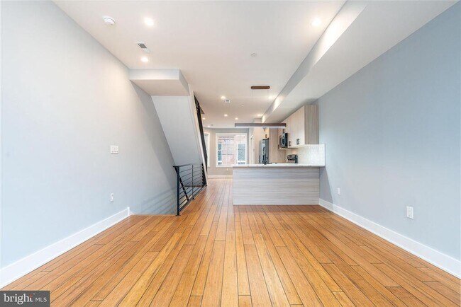 Building Photo - 2821 Livingston St