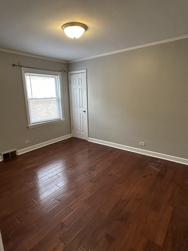 Building Photo - 10729 S Rhodes Ave