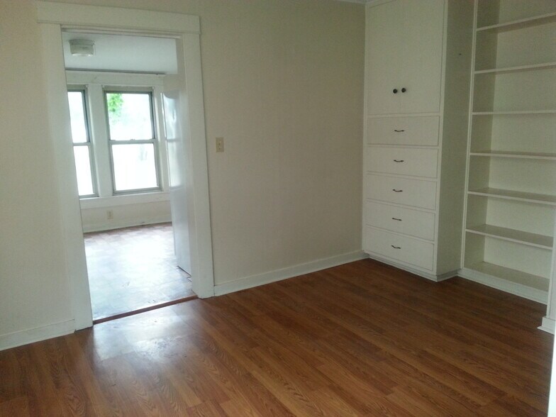 Bedroom - 208 E Twohig Ave