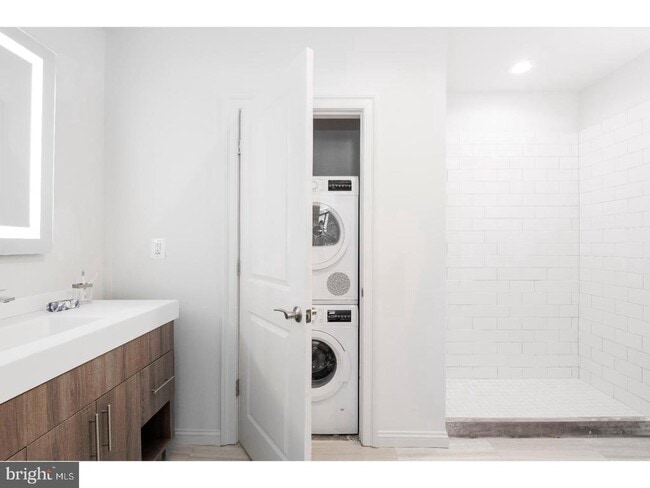 Building Photo - 218 Arch St