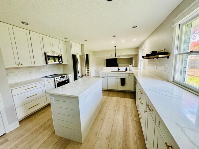 Building Photo - 5800 Ponderosa Dr