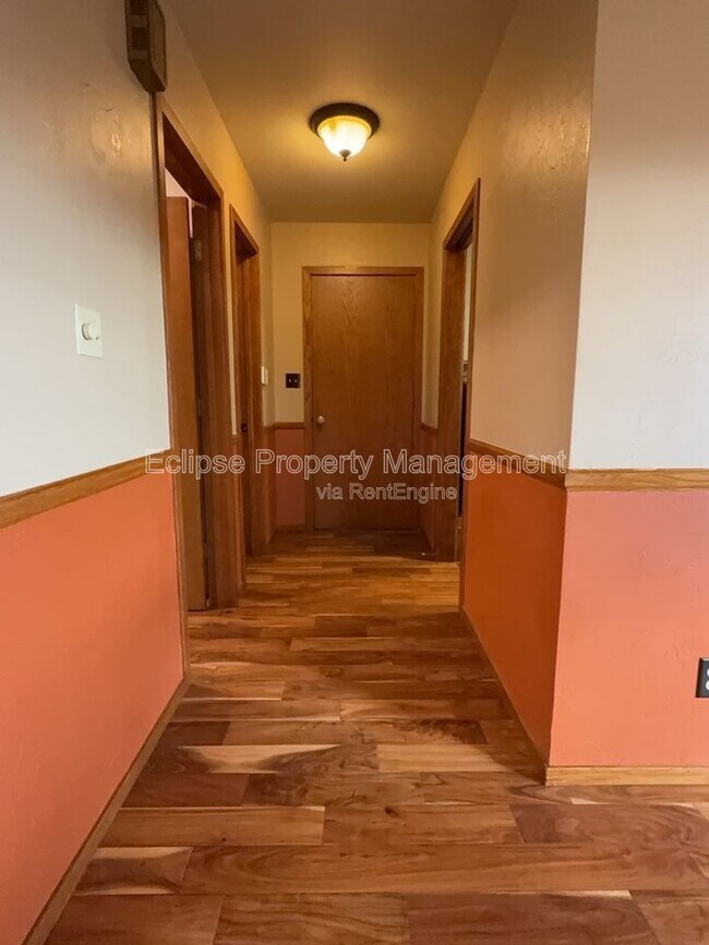 Building Photo - 2737 Sierra Vista Dr