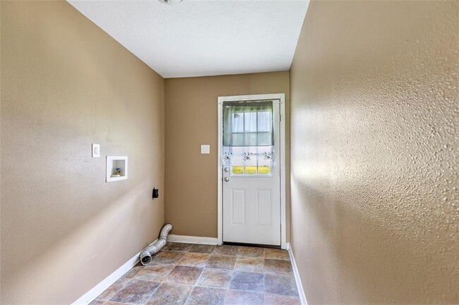 Building Photo - 27311 Kingport Dr