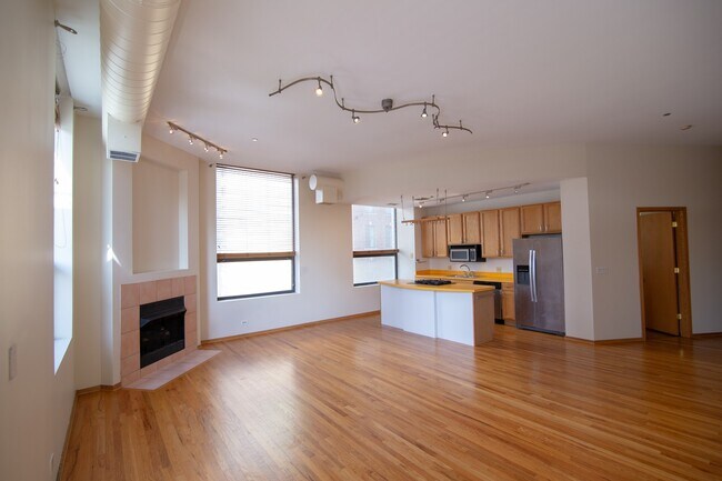 Building Photo - 910 S Michigan Ave