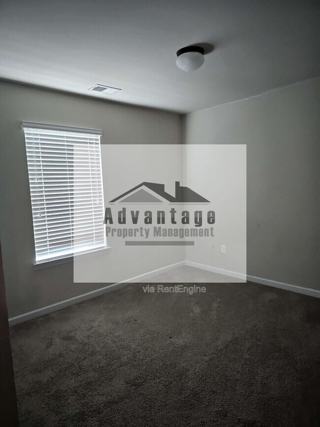 Building Photo - 250 Magnaview Dr