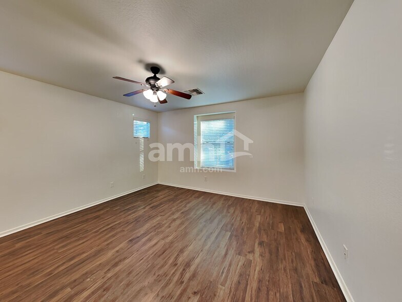 Building Photo - 4152 E Vest Ave