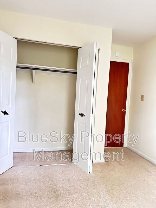 Building Photo - 218 Harvest Dr