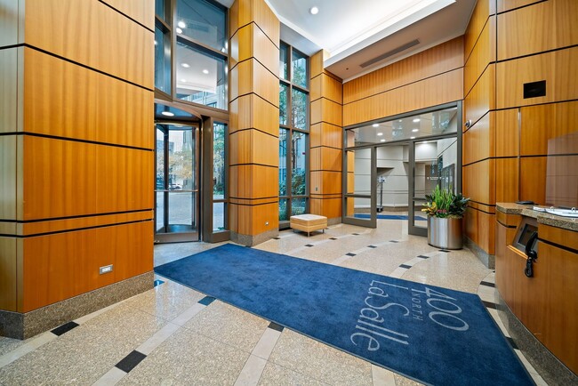 Building Photo - 400 N La Salle Dr