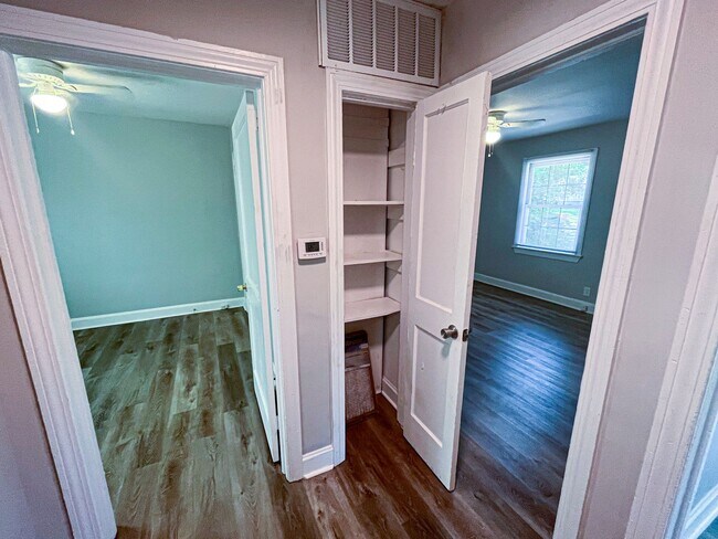 Building Photo - Charming bungalow 2 Bedrooms, 1 Bathroom in Winston Salem