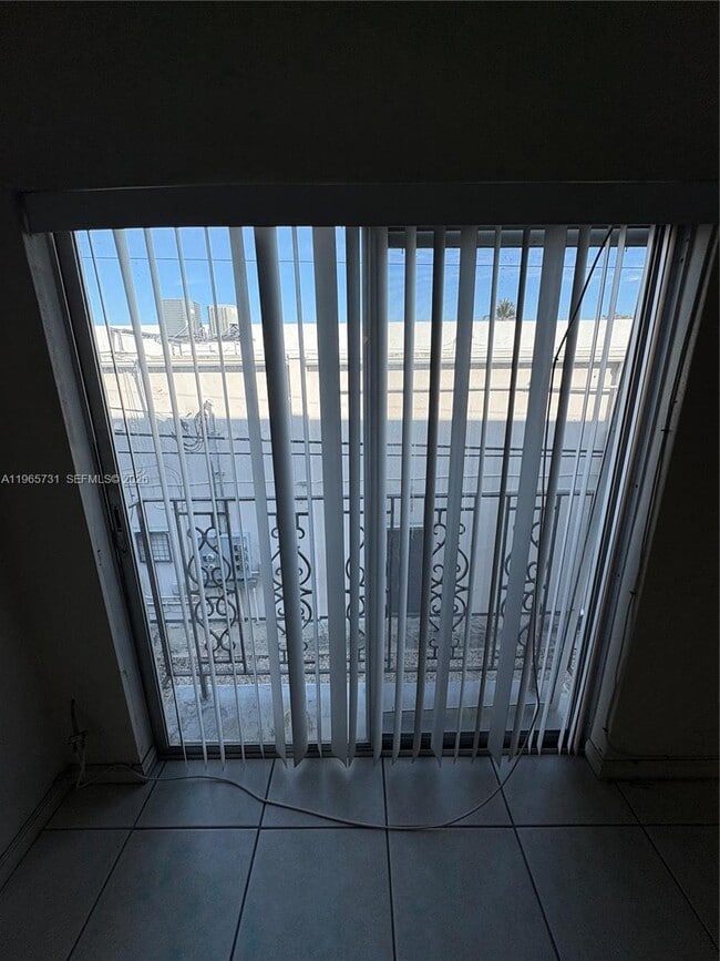 Building Photo - 16215 NE 18th Ct