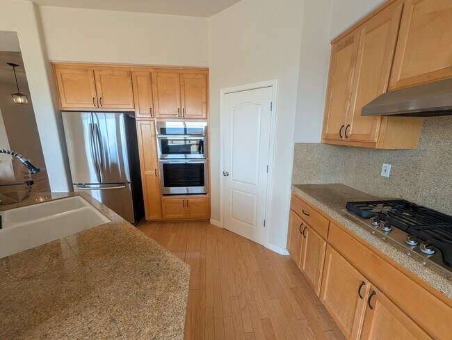 Building Photo - 2691 Presidio Dr