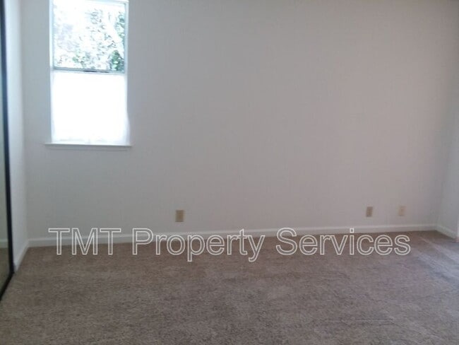 Building Photo - 948 Bluebell Way