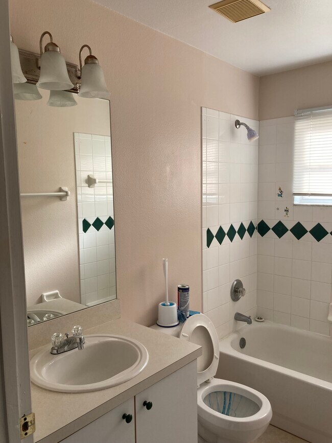 Building Photo - 2742 Cullens Ct