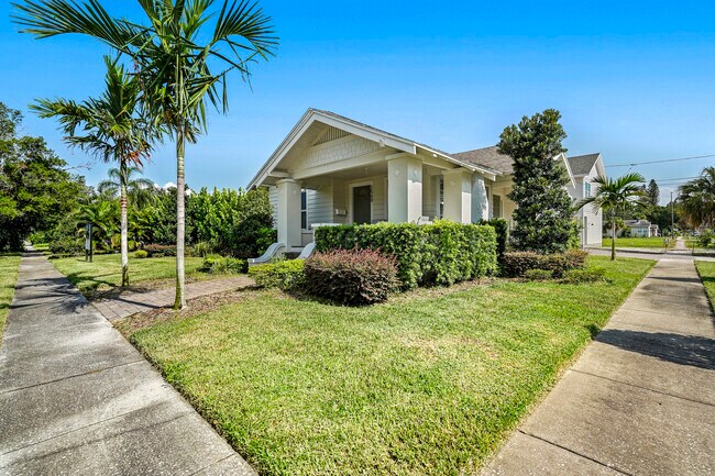 Building Photo - 2560 4th Ave S