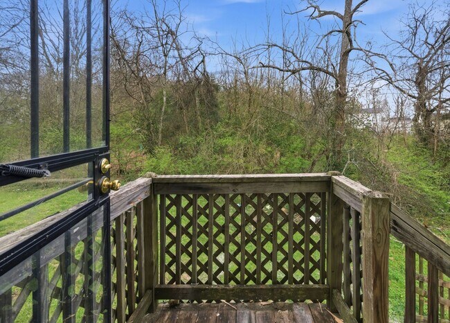 Building Photo - Two Bedroom Townhouse with Updates in North Nashville!