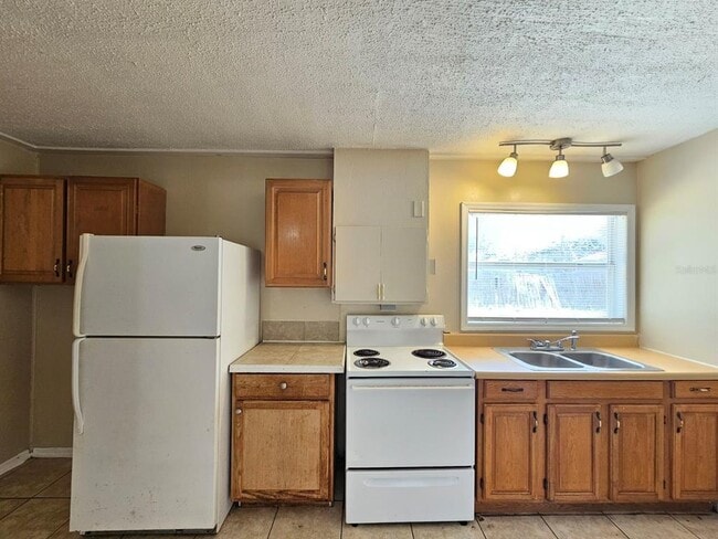 Building Photo - 3330 Jean Ave