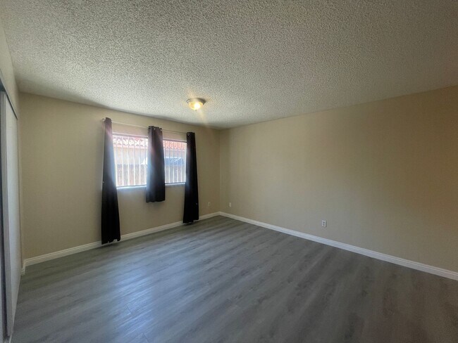 Building Photo - Victorville 4 Bedroom 2 Bathroom