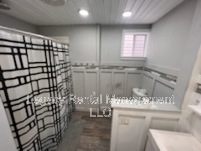 Building Photo - 4 Broad St