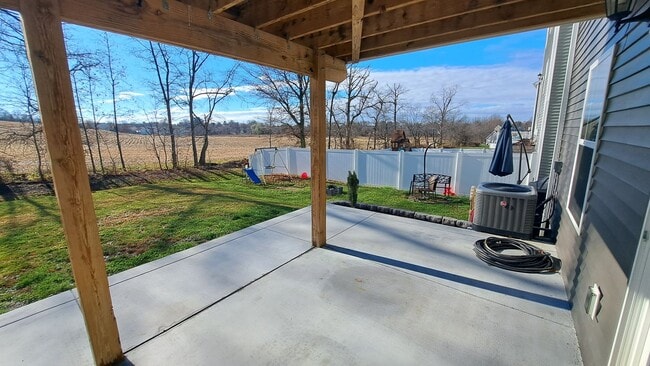 Building Photo - 4 Bed / 2-1/2 Bath Single Family Townhome w/1-Car Garage