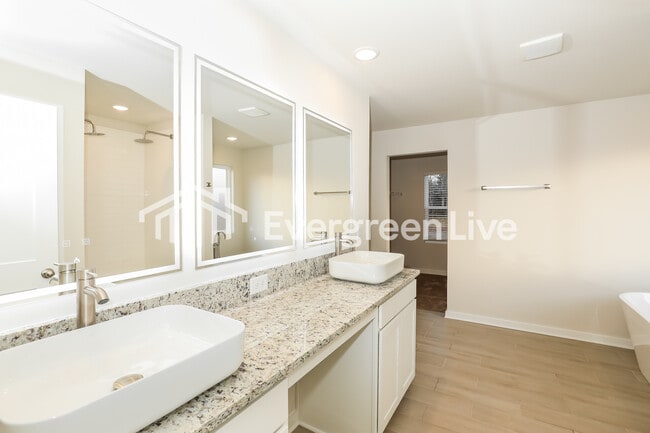 Building Photo - 250 Crababble Rd