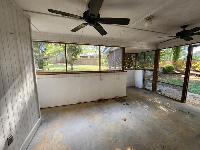 Building Photo - 3301 Roland Rd