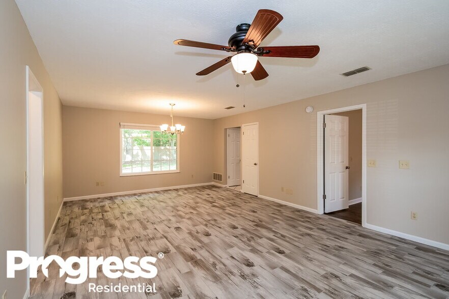 Building Photo - 2383 Dundee Ct E