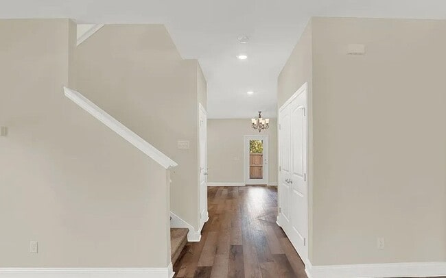 Building Photo - Renovated 2 story home located in the heart of Richmond Hill