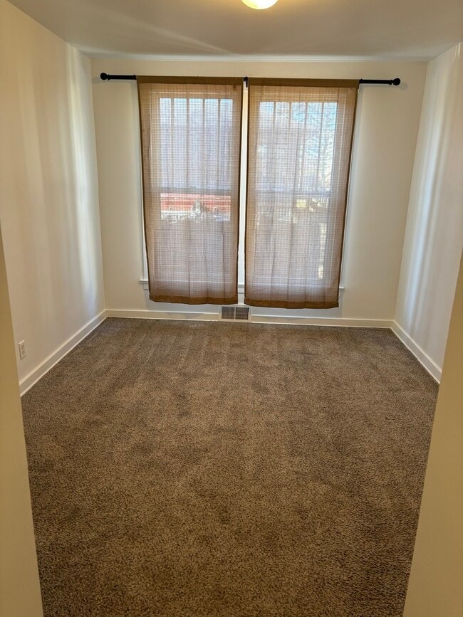 Building Photo - 88 Fox Ave