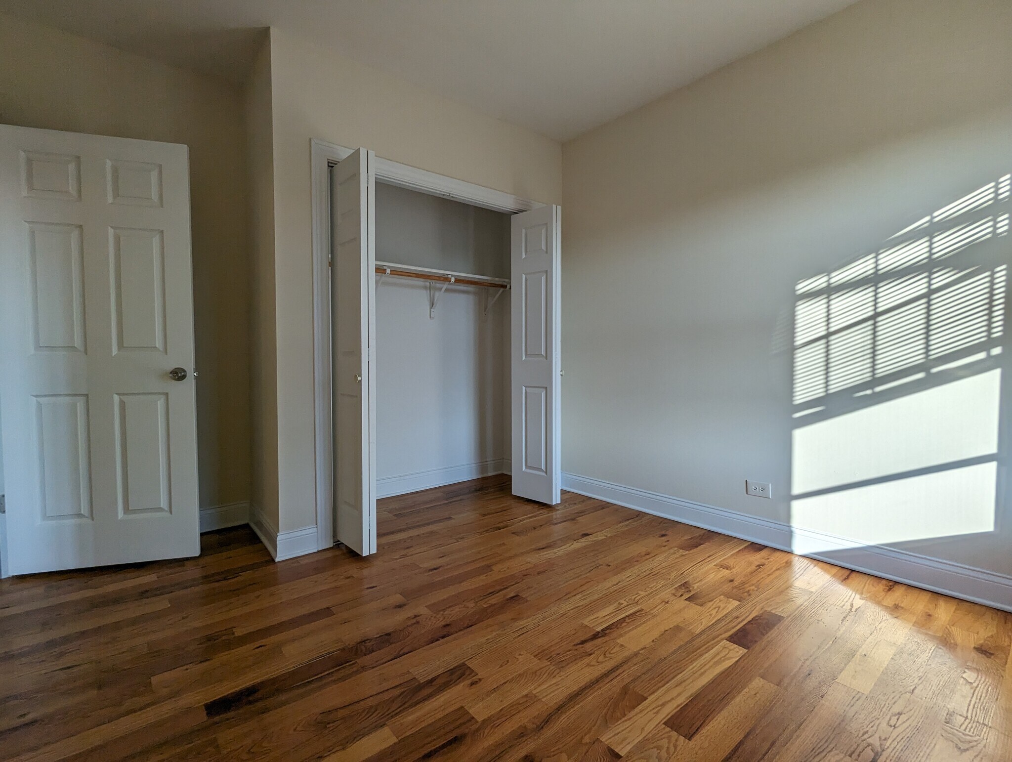 Building Photo - 953 W Cornelia Ave