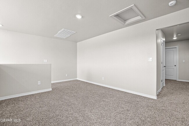 Building Photo - 7437 Schweitz Ct