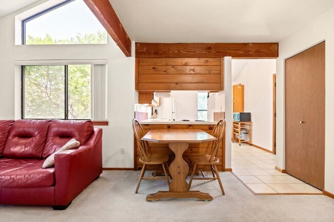 Building Photo - Bright & Peaceful 2BR Condo in South Boulder