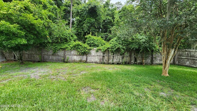 Building Photo - 256 Southlake Dr