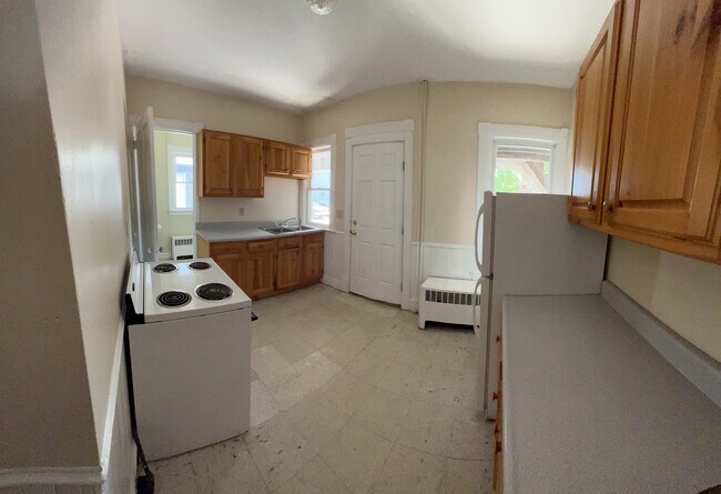 Building Photo - 11 Hickok Pl