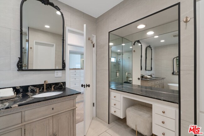 Building Photo - 3479 Wonder View Dr
