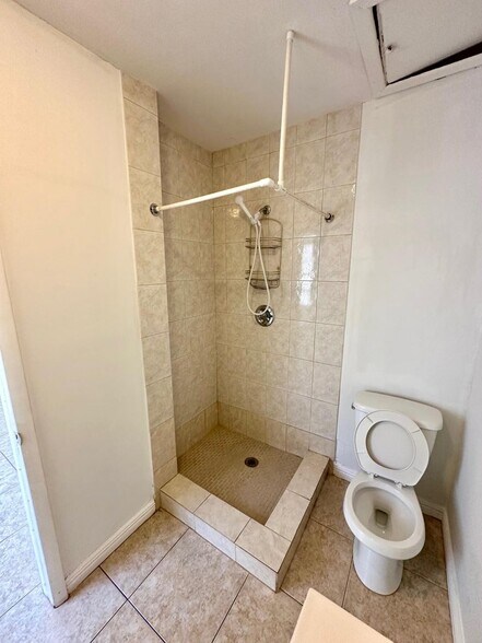 Building Photo - 308 SE 12th St