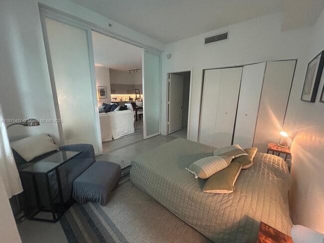 Building Photo - 234 NE 3rd St