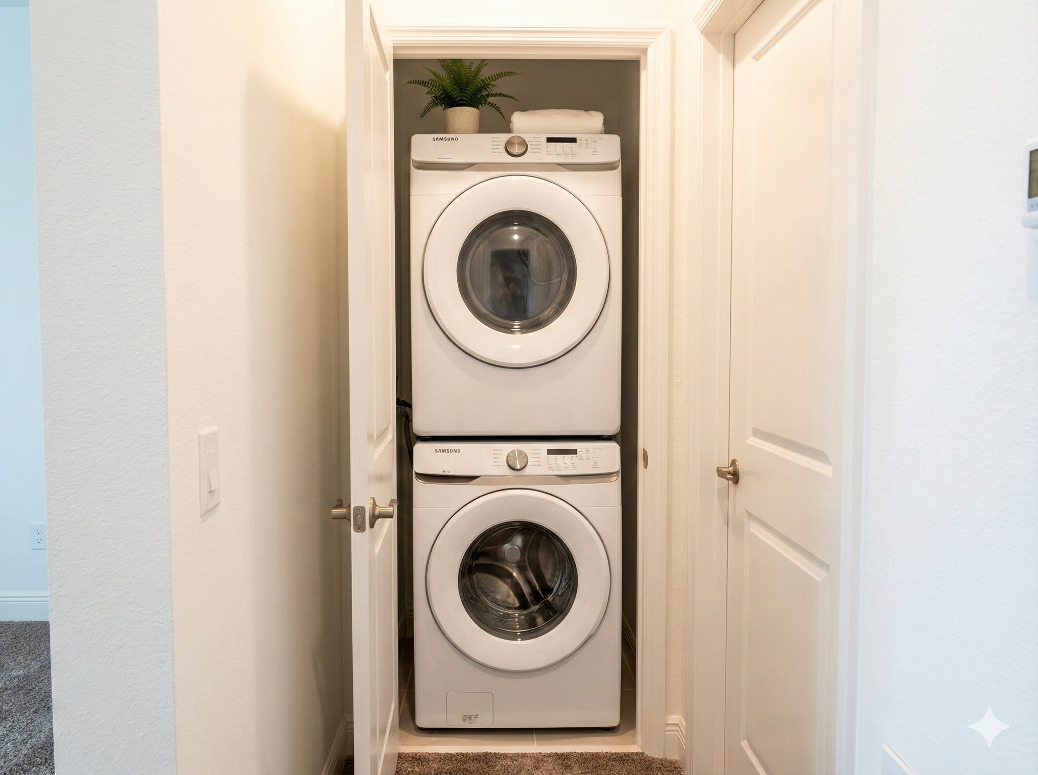 Building Photo - 15098 Lebeau Loop