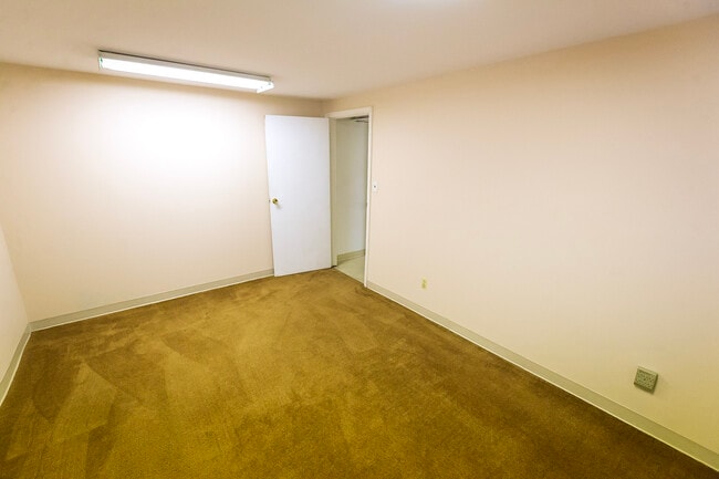 Building Photo - 5501 Auth Rd