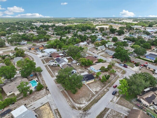 Building Photo - 503 Holt Cir