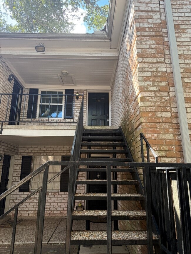 Building Photo - 7900 Westheimer Rd
