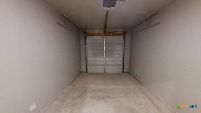 Building Photo - 2107 Wildewood Dr