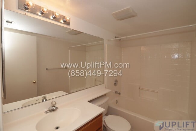 Building Photo - 3 Bedroom 3 Bathroom 2 story home in Ramona!